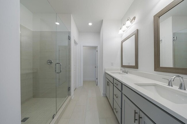 Building Photo - 510 Healy Dr