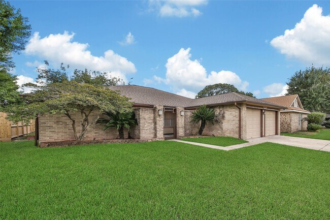 Building Photo - 10904 Birch Dr