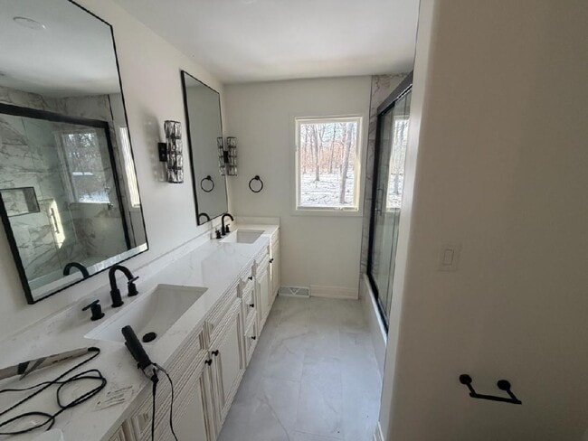 Building Photo - 12316 S 82nd Ave