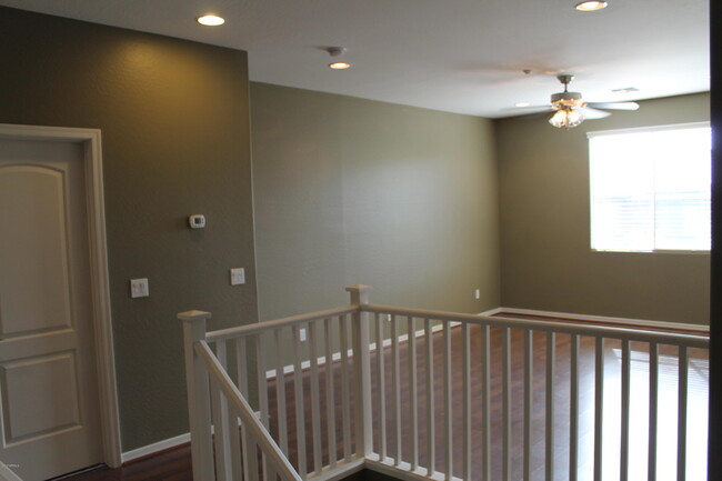 Building Photo - 9059 W Red Fox Rd