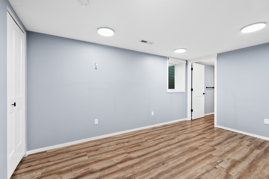 Building Photo - 4442 Vera Cruz Ave N