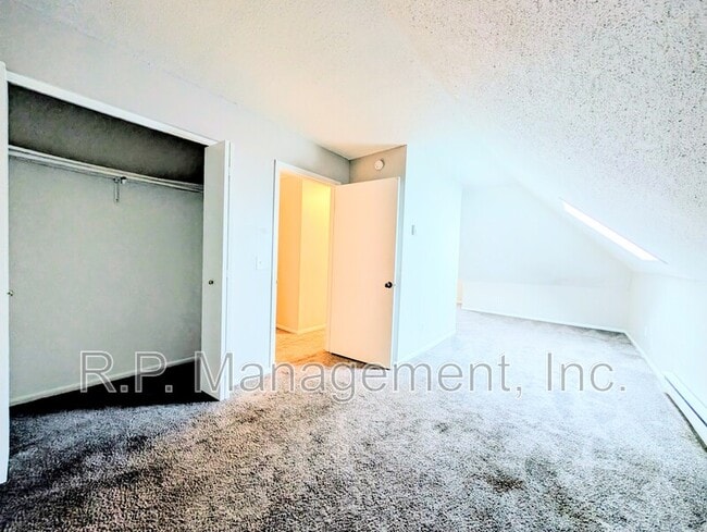 Building Photo - 61 Delos St W