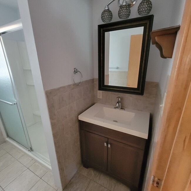 Building Photo - 20 W 25th Ave