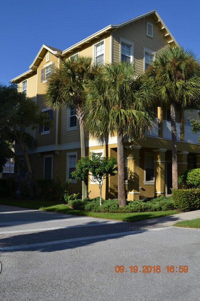 Building Photo - 107 W Pigeon Plum Dr