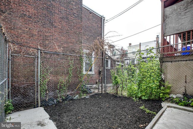 Building Photo - 5626 Lansdowne Ave
