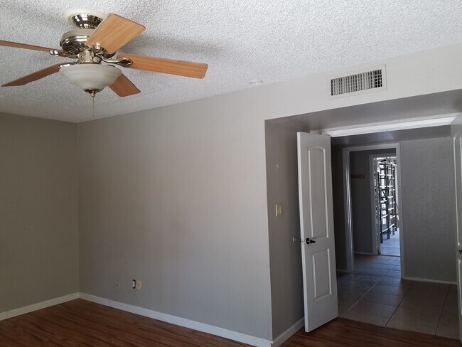 Building Photo - Nice Three Bedroom Home in Mesa With a Pool