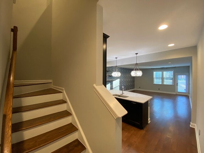 Building Photo - Immaculate Hillsborough Townhome