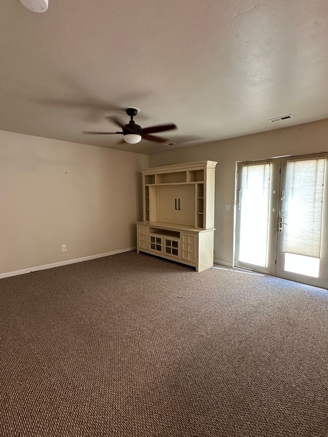 Building Photo - 1 Bedroom 1 Bathroom Lower Level Apartment