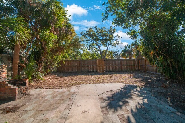 Building Photo - REDUCED  $25 App Fee  3bdrm/1bath home with large yard ** Section 8 OK *** $1795.00** Move in by ...