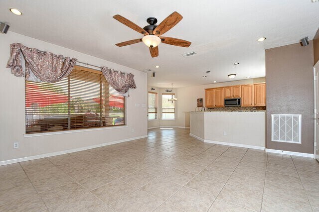 Building Photo - 107 Cove W