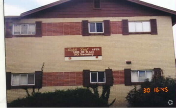 Building Photo - Maple Leaf Apartments