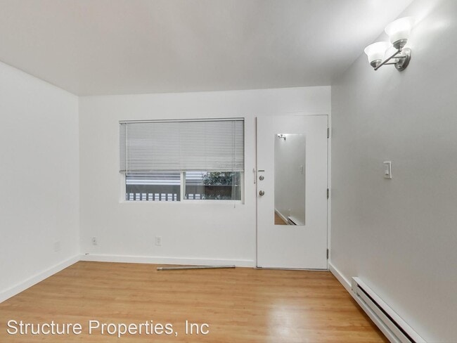Building Photo - 461 24th St