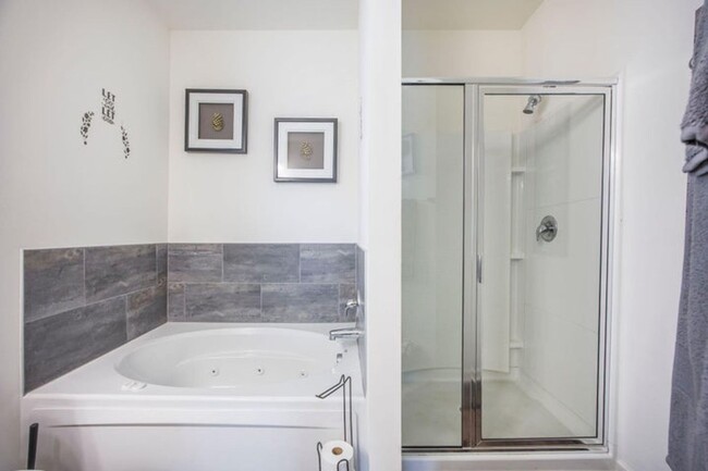 Building Photo - Beautiful Traditional Home with Downstairs...