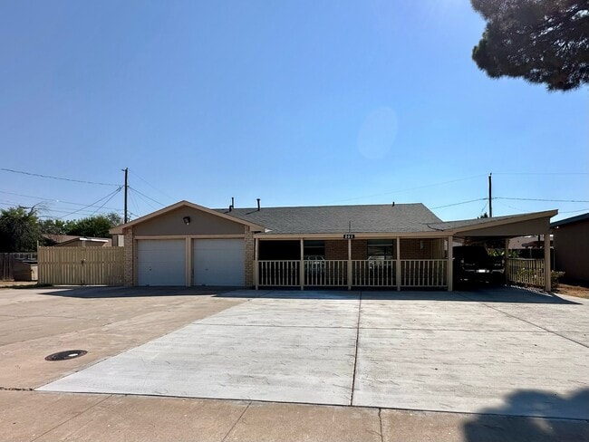 Building Photo - 503 Parkwood Dr
