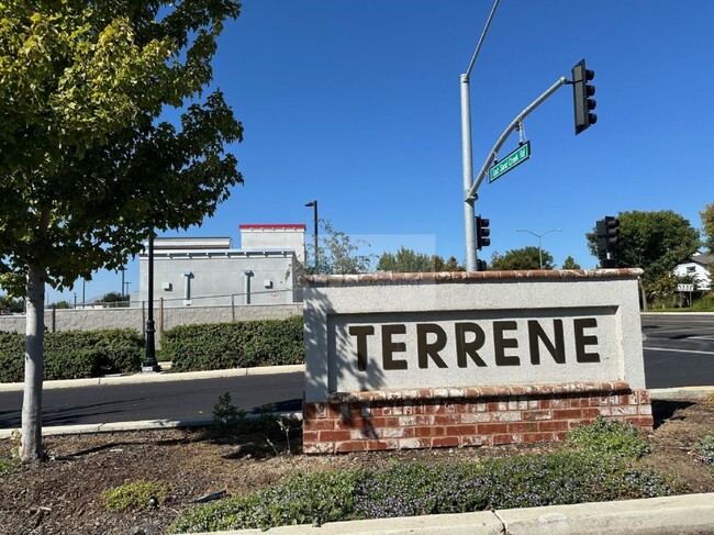 Building Photo - 261 Sespe Creek Ave.