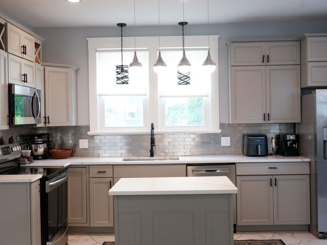 Building Photo - Renovated 3-Bedroom With Modern Amenities