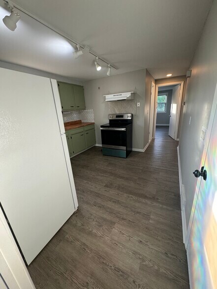 Building Photo - 72 Bannard Ave