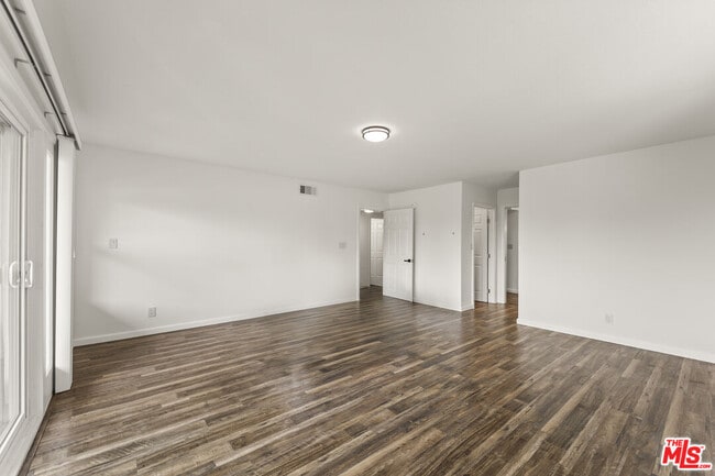 Building Photo - 11621 Sunshine Terrace