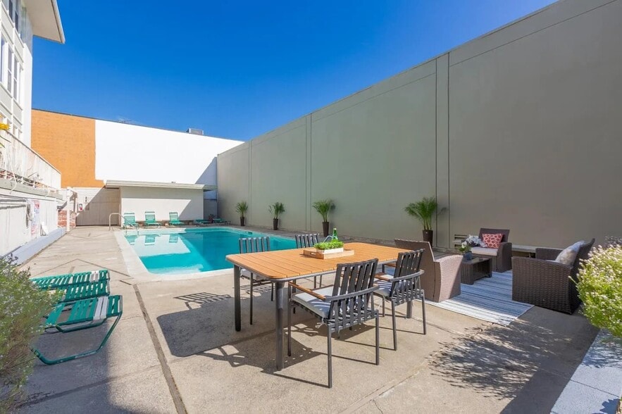 Building Photo - 2655 Edison St