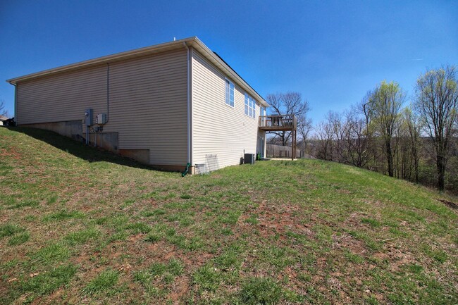 Building Photo - Available 6/16