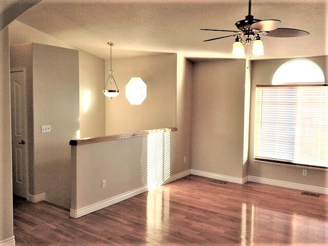 Building Photo - 340 W Oaks Dr