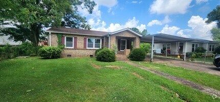 Building Photo - 3 BR/ 1 BA Single Family Home