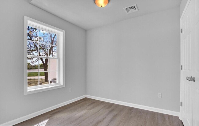 Building Photo - 2420 Lehman St