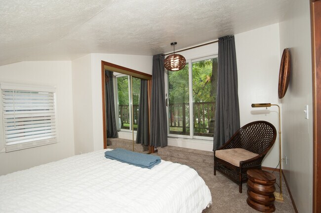 Building Photo - 219 S Gull Lake Dr