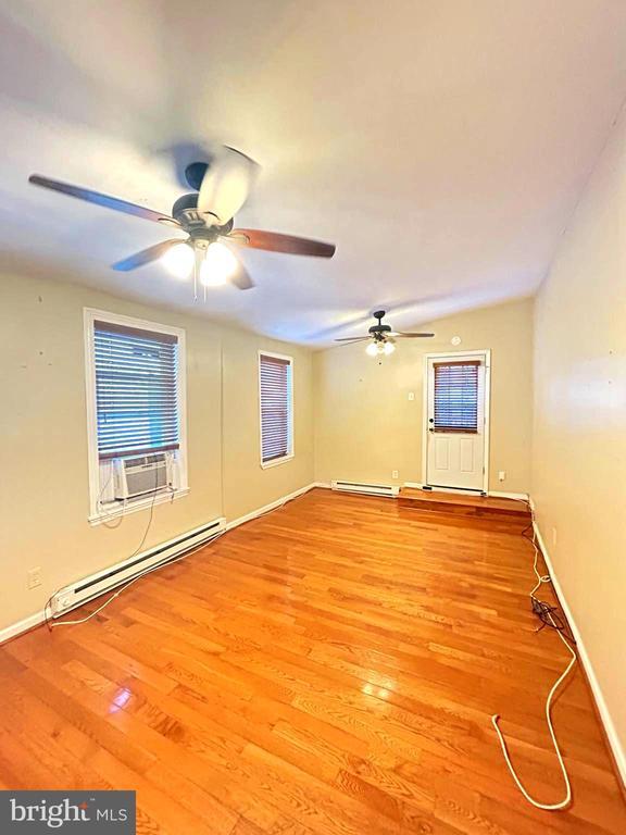 Building Photo - 1808 Vineyard St