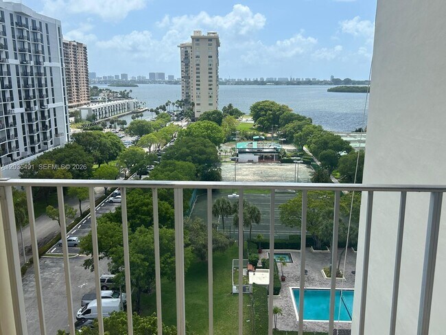 Building Photo - 11111 Biscayne Blvd