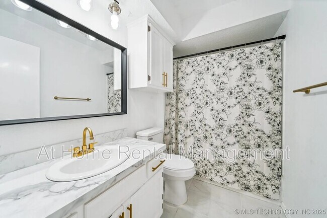 Building Photo - 6947 S 30th W Ave