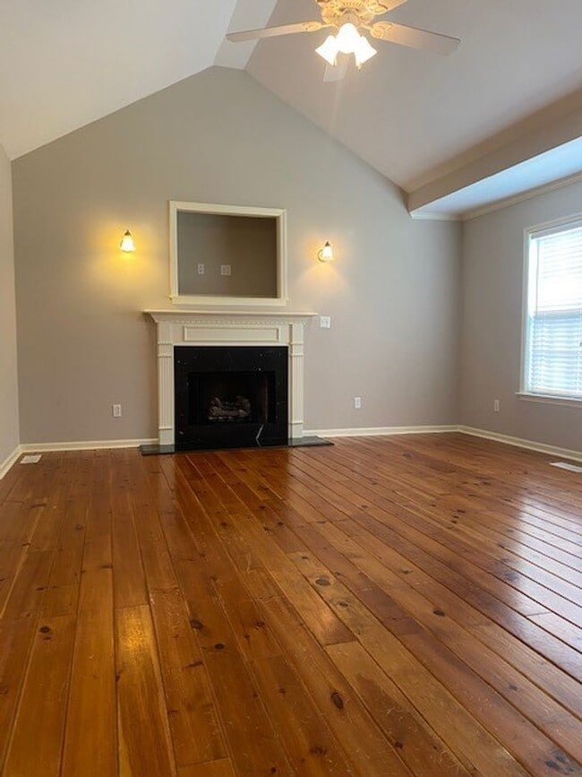 Building Photo - 305 Towbridge Ln