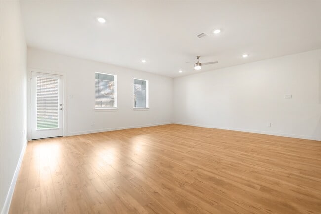 Building Photo - 3511 Shearwater St