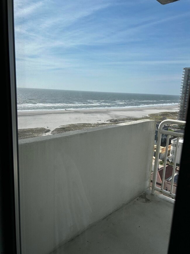 Building Photo - 101 S Plaza Pl