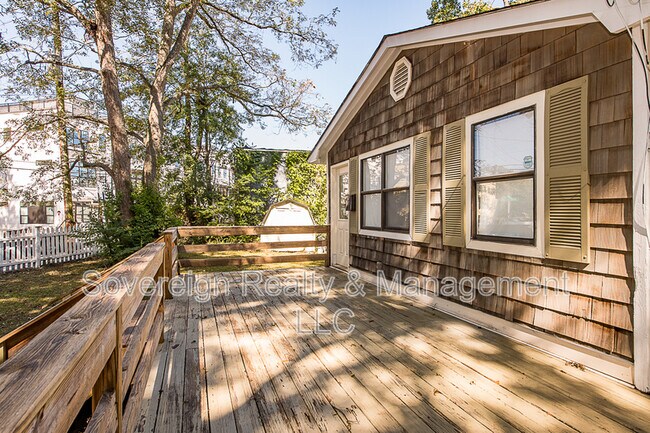 Building Photo - 568 Stokeswood Ave SE