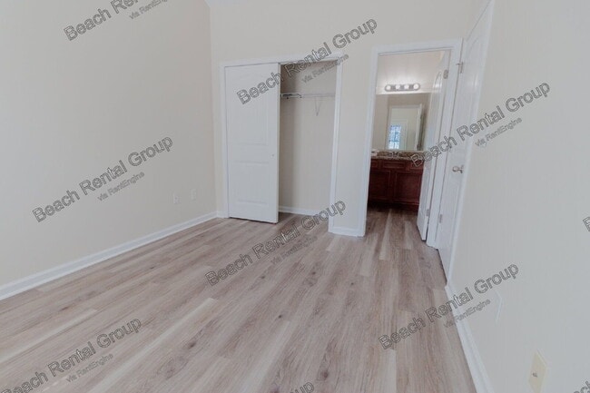 Building Photo - 605 Surfsong Way