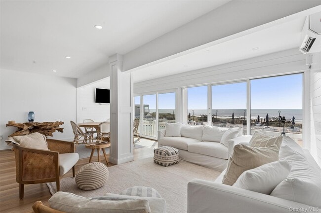Building Photo - 585 Dune Rd
