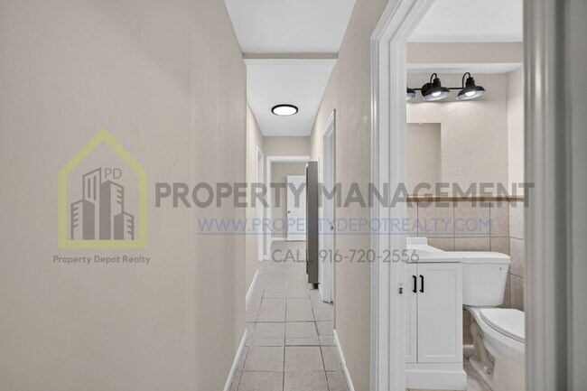 Building Photo - Spacious 3-Bed, 2-Bath Haven in Sacramento