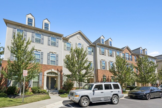 Primary Photo - Welcome to this stunning 3-bedroom, 2.5-ba...