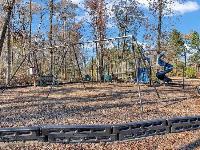 Building Photo - 1042 Linsmore Ave