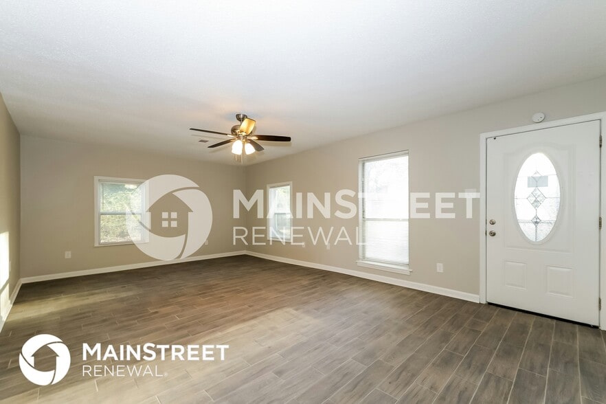 Building Photo - 2570 Hillcrest Dr
