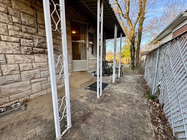 Building Photo - 479 Stratford Dr