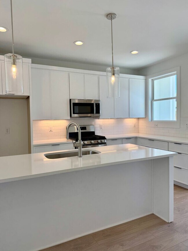 Building Photo - 1408 Sawyer Rd