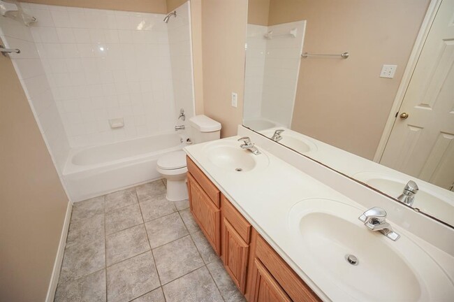 Building Photo - 1634 Emerald River Dr