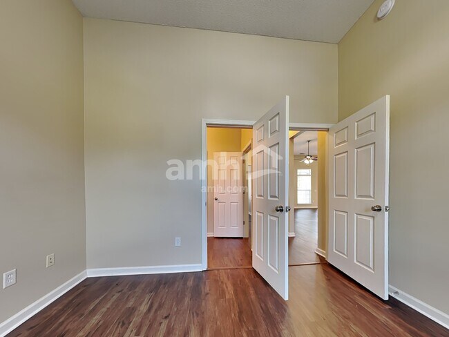 Building Photo - 822 Granite Ln
