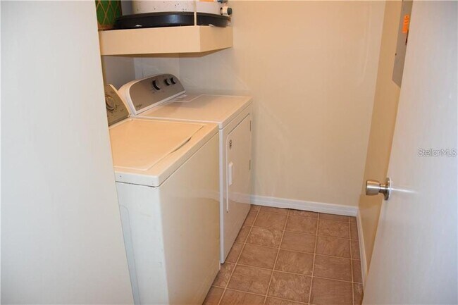 Building Photo - 470 Hunter Cir