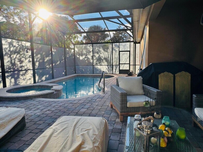 Building Photo - 11745 Via Lucerna Cir