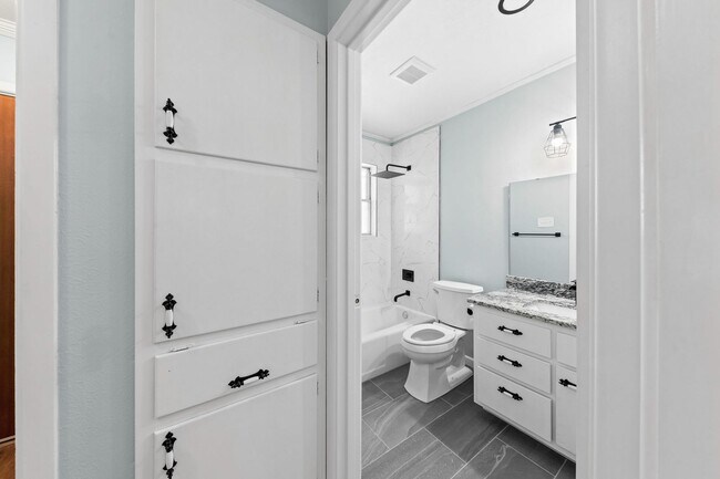 Building Photo - Available NOW!!!! Renovated Kitchen and Ba...