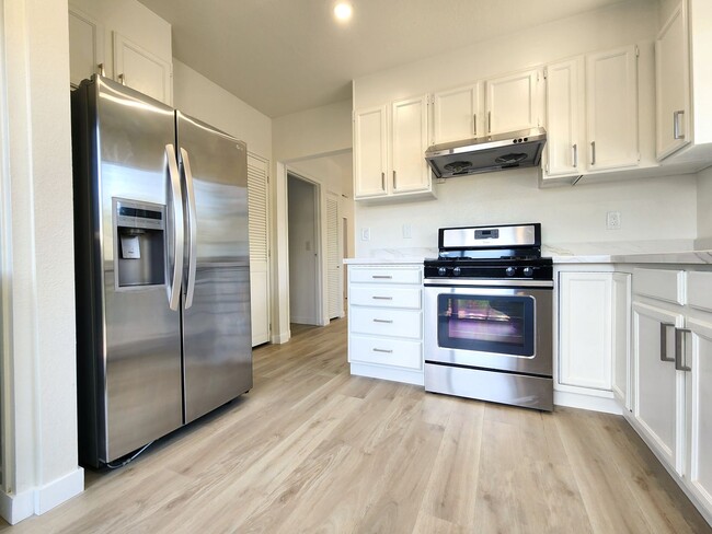 Building Photo - Newly Remodeled Duplex in Palo Alto Availa...