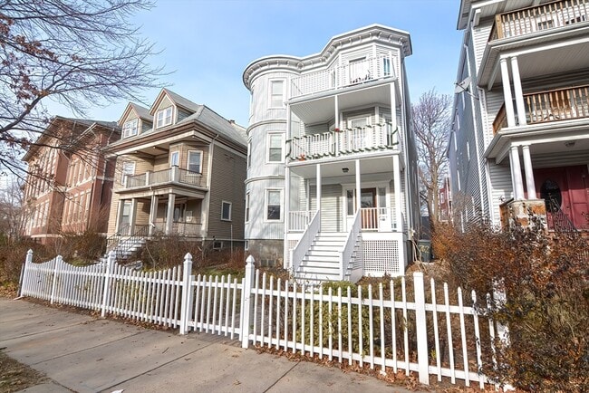 Building Photo - 762 Columbia Rd